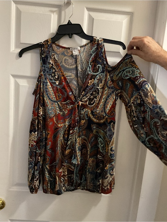 VENUS Tops - VENUS Paisley Cold-Shoulder Blouse in Red, Blue, Brown, black